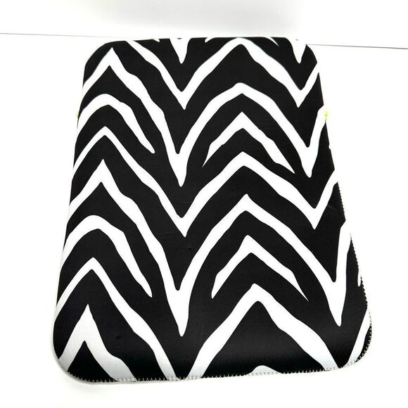 The Macbeth Collection Reversible Laptop Sleeve Floral Zebra - Picture 6 of 7